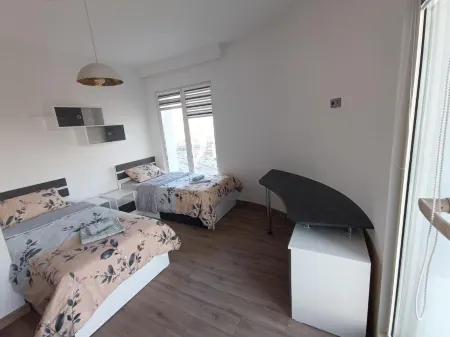 18th & 16h Floor Secure Luxury Condos with Pool & Fitness Included in Price Отели в г. Петровец