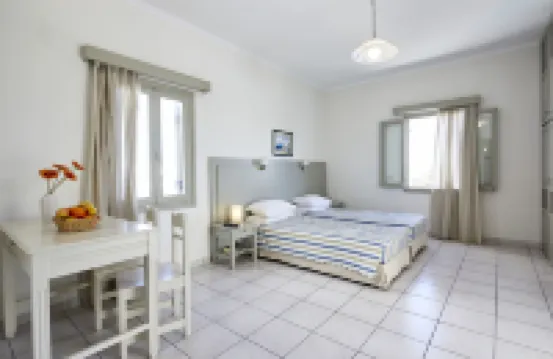 尼索斯提拉酒店