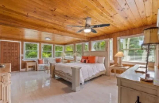 Beautifully Renovated 5 Bedroom Vero Beach 5 Home by RedAwning Hotels in South Beach