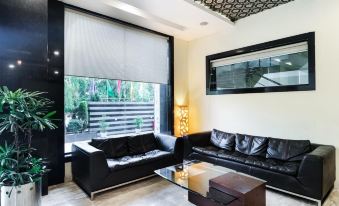 La Silver Leaf Hotel