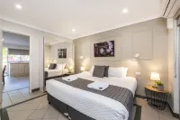 Banksia Tourist Park Hotels near The Reject Shop