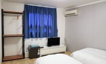 Bluemoon Guest House - Hostel