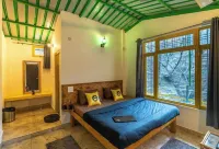 The Hosteller Mussoorie by the Streamside, Kempty - balcony