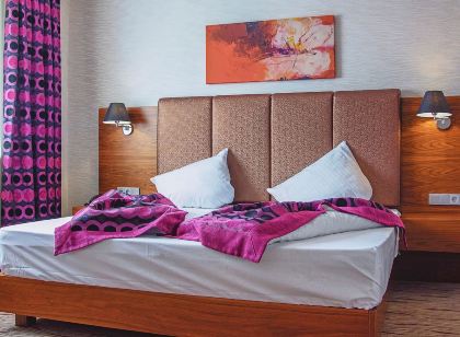 Airport Global Hotel, Olive Inn