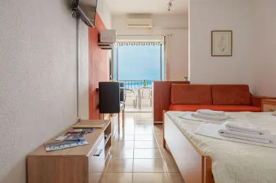 Sea View Apartment Studio for 2-3 People - Close to Commodities