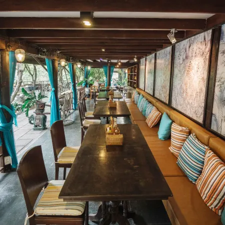 Zantiis Ndol Villas