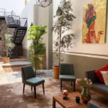 Clandestino Hotel Pila Seca