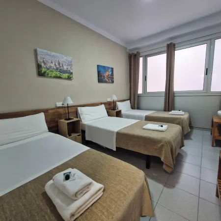 Hostal Elkano Отели рядом с достопримечательностью «Крепость Монжуик»