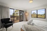Tree Top Views - 4 Bedroom House Hotels in Rosetta