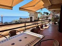 Mara's house, 10-minute walk from downtown, private parking