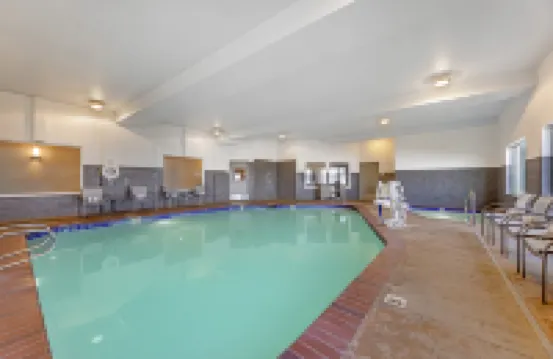 โรงแรมฮอลิเดย์อินน์ เอ็กซ์เพรส แอนด์ สวีทส์ แอสโทเรีย บาย IHG