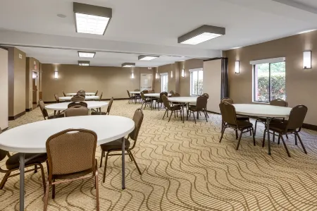 Comfort Inn & Suites Canton Riverstone Area