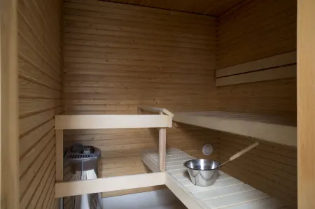 2Ndhomes 2Br City Center Penthouse with Balcony and Sauna Отели рядом с достопримечательностью «Ботанический сад Хельсинкского университета»