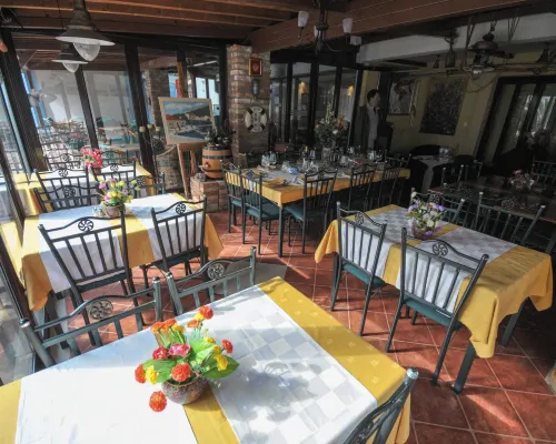 Hotel Oaza Ăn uống Photos
