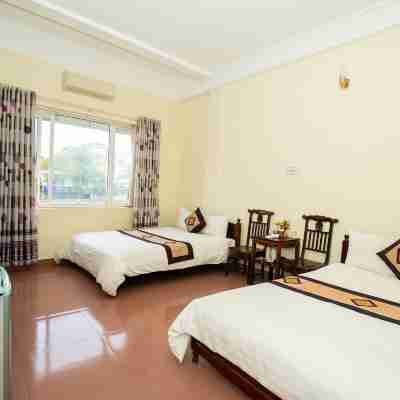 Ho Sen Xanh Hotel Rooms