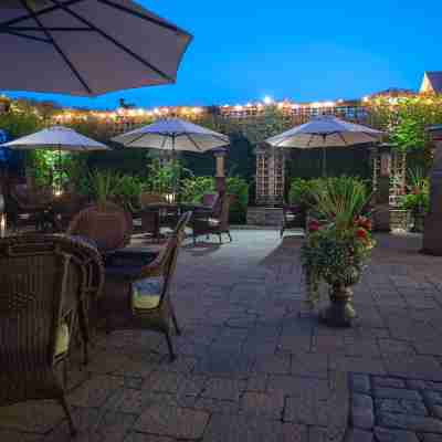 Auberge Godefroy Hotel Exterior