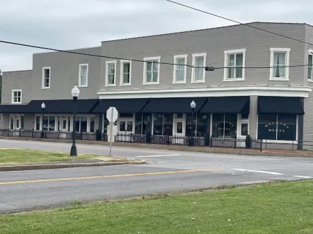 Meadows Hotel Отели в г. Мартин