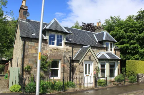Glenalbyn Cottage Hotels in Crieff