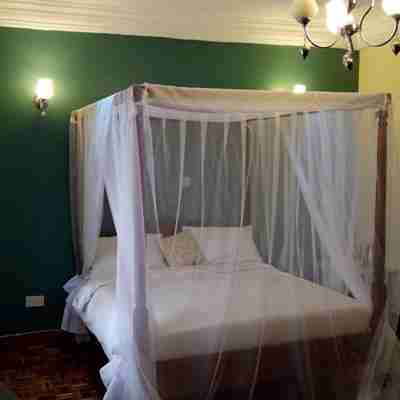 Karen Crescent Hotel Rooms