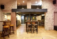 George Hotel & Granary - bar