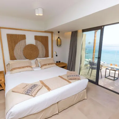 Cabana Blu Hotel & Suites Отели рядом с достопримечательностью «Пляж Кардамена»