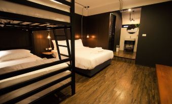 STrips the Poshtel - Hostel - Housity