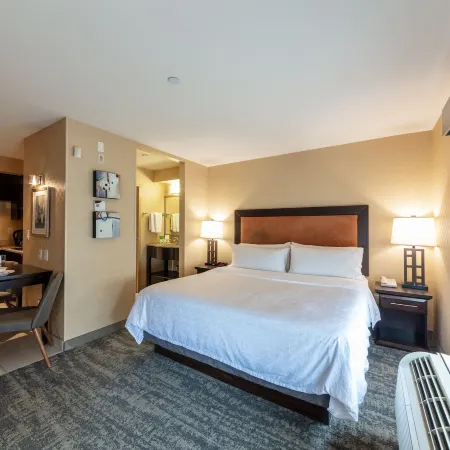 Holiday Inn Express & Suites Riverport Richmond by IHG