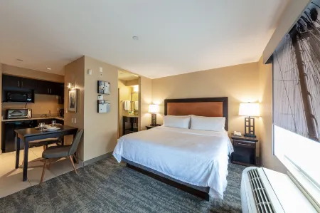 Holiday Inn Express & Suites Riverport Richmond