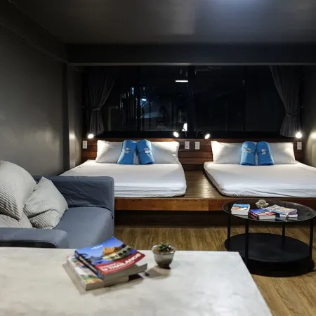 In a Box Hostel Отели рядом с достопримечательностью «Станция надземного метро Phaya Thai»
