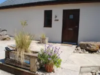 Blas Gwyr Hotels near Llangennith Beach