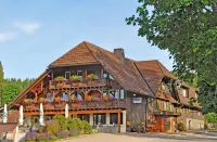 Hotel Hirschen Hotel dekat Modellbahnzentrum