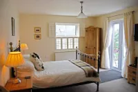 Highbury Garden Suite Hotels in Newcastle Emlyn