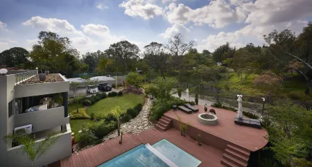 Dynasty Forest Sandown Self Catering Hotel Отели рядом с достопримечательностью «Площадь Нельсона Манделы»