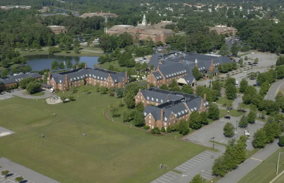 方德斯水療酒店，希爾頓啟繽精選