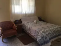 Tshesebe Stopover Motel - ที่มีที่จอดรถ