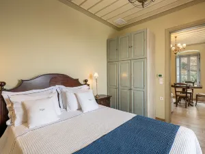 Four Seasons Hydra Luxury Suites