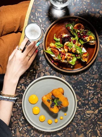 The Drake Hotel Отели рядом с достопримечательностью «Амфитеатр Молсон»