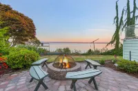 Views, Seclusion, Cozy Island Comfort