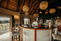 Hlosi Game Lodge - Amakhala Game Reserve - bar