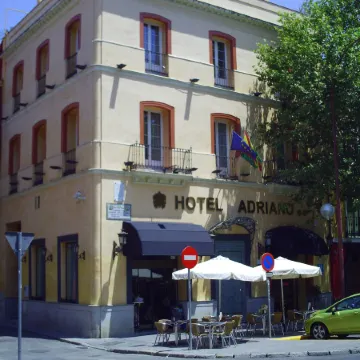 Adriano Boutique Sevilla Отели рядом с достопримечательностью «Башня Торре-дель-Оро»