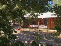 Casita Montalbano - Sleeps 8 to 10 - Private River Access - Pet Friendly Cabin