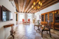 Sunce Palace Apartments with Free Offsite Parking - Kitchen