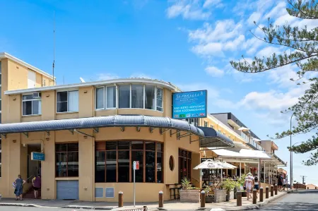 Seabreeze Beach Hotel Отели рядом с достопримечательностью «South West Rocks Dive Centre»