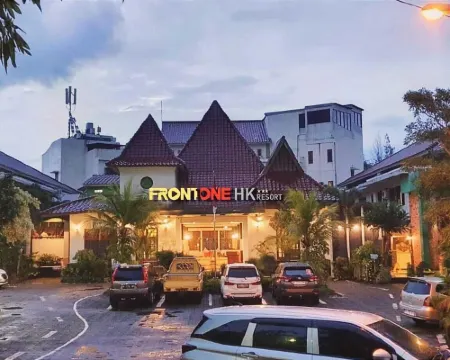 Front One HK Resort Simpang Lima Semarang Hotels in Gajahmungkur