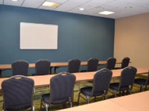 ハンプトン イン & スイーツ アルバニー エアポート コロニーのホテル