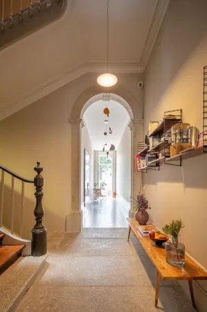 Baumhaus Serviced Living - Art & Design Apartments Отели в г. Седофейта