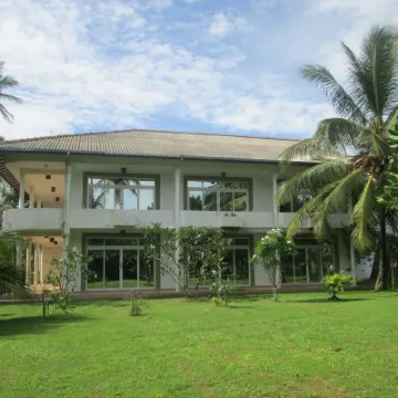 Raja Beach Hotel โรงแรมใกล้หาด Ahungalla