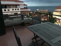 Penthouse Caniço de Baixo Hotels in Canico