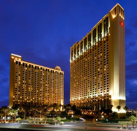 Hilton Grand Vacations Club on The Las Vegas Strip Отели рядом с достопримечательностью «Jake's Excursions»