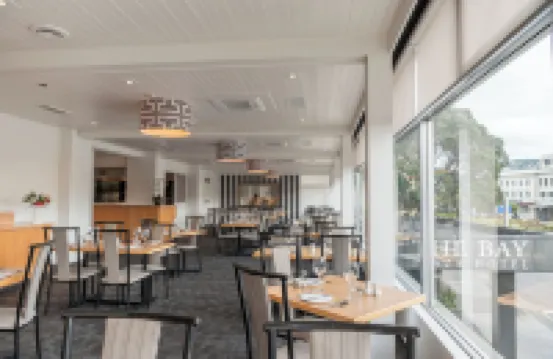 Bay Plaza Hotel - bar